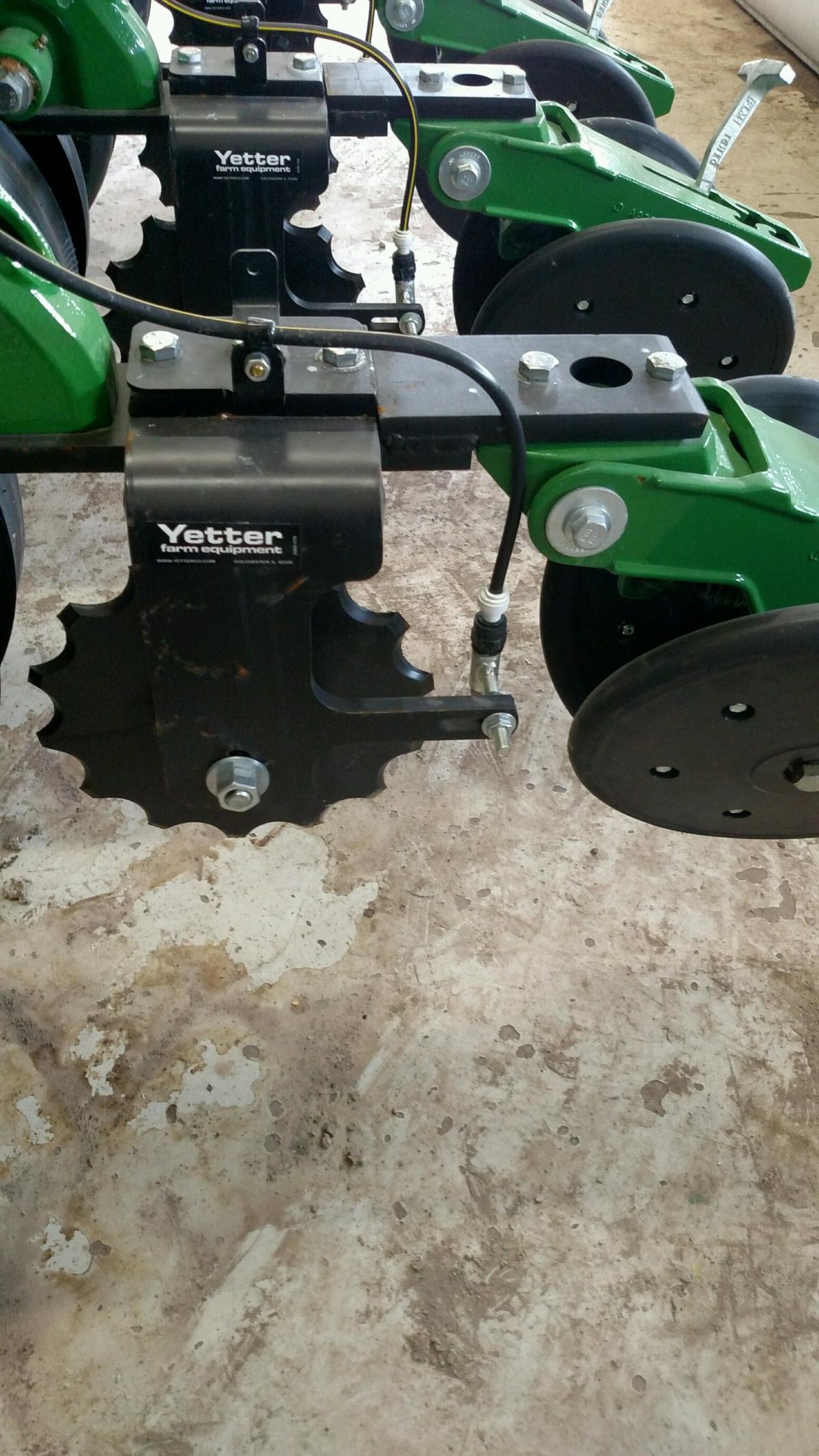 Yetter 2968 Row-Unit Mount In-Between Dual Wheel Fertilizer Opener